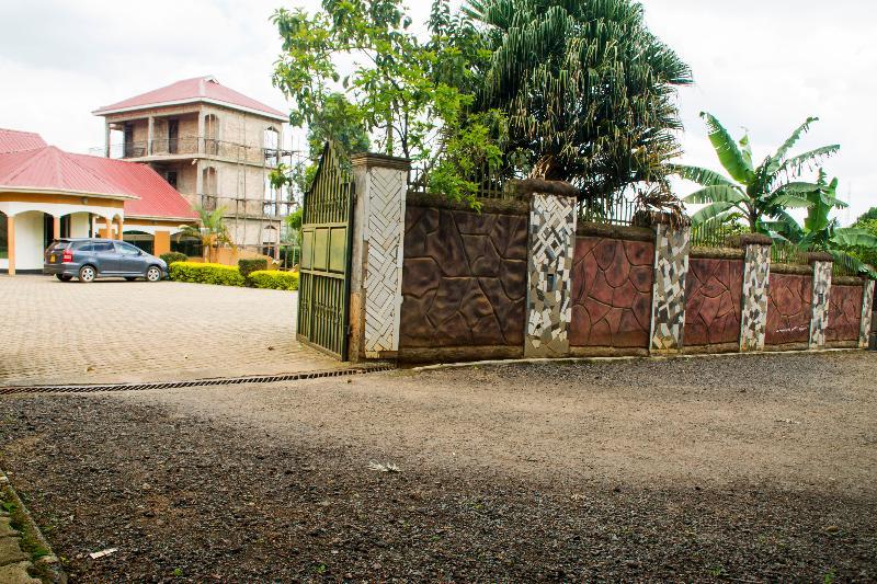 Rays Hotel Mbarara Buitenkant foto