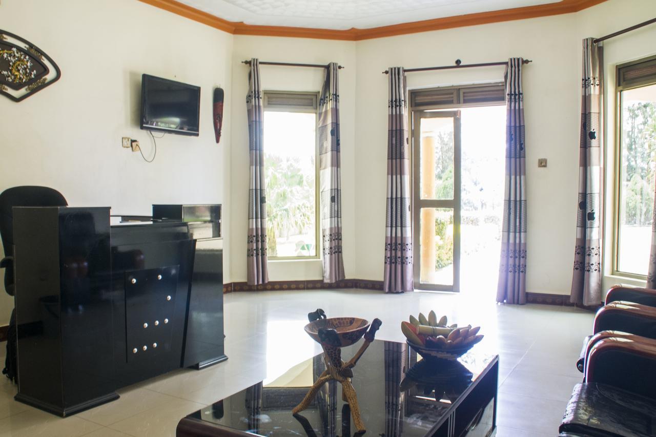 Rays Hotel Mbarara Buitenkant foto